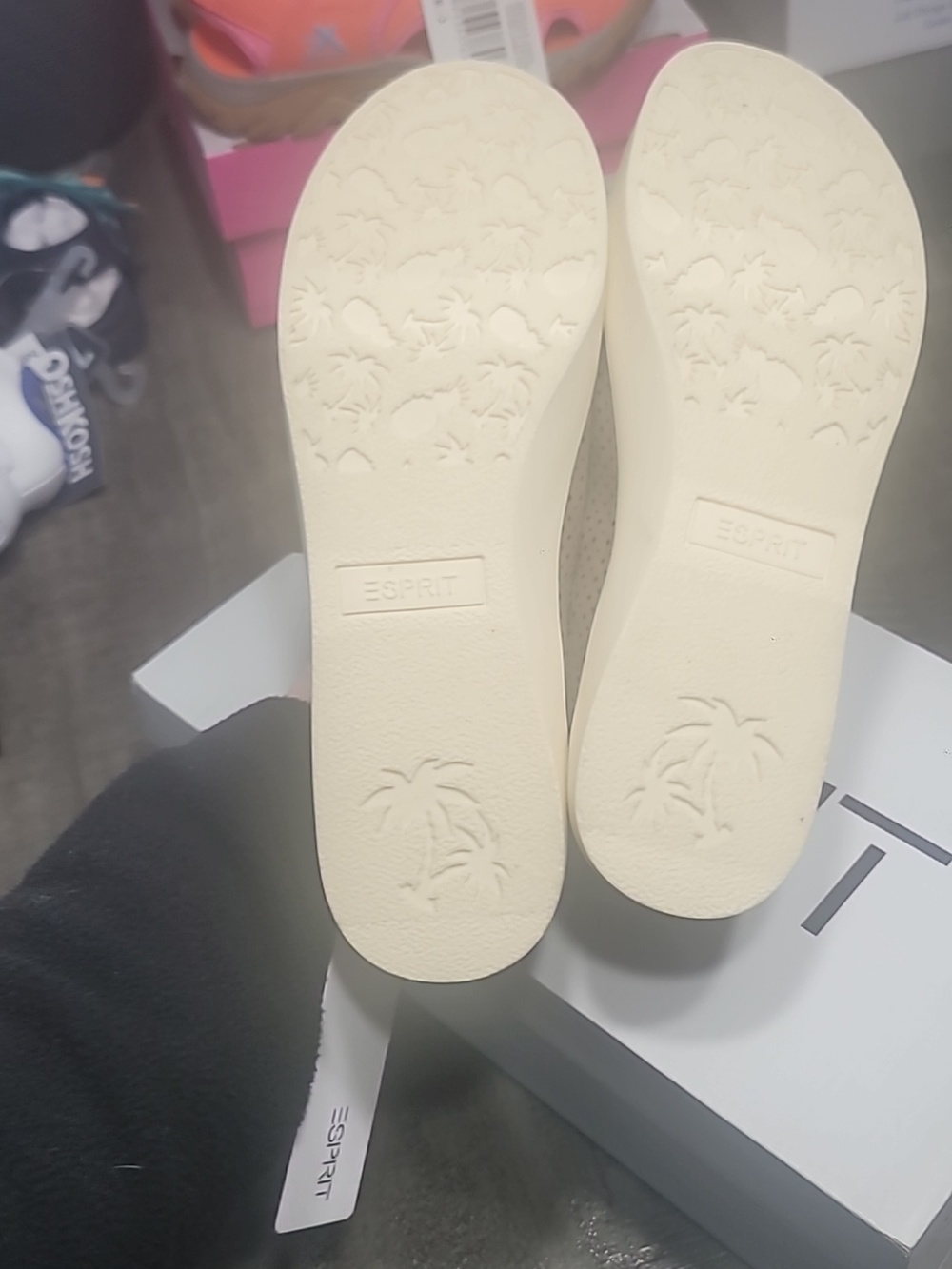 Esprit Taupe Perforated Slip-On Easty On The Go Sneakers Flats Size 7 Women NIB - Picture 3 of 5